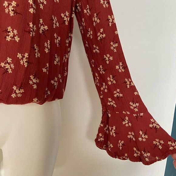 American Eagle Boho Flare Sleeve Floral Elastic waist Top - Picture 2 of 10